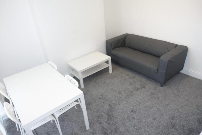 4 bed Terraced to rent Image 4