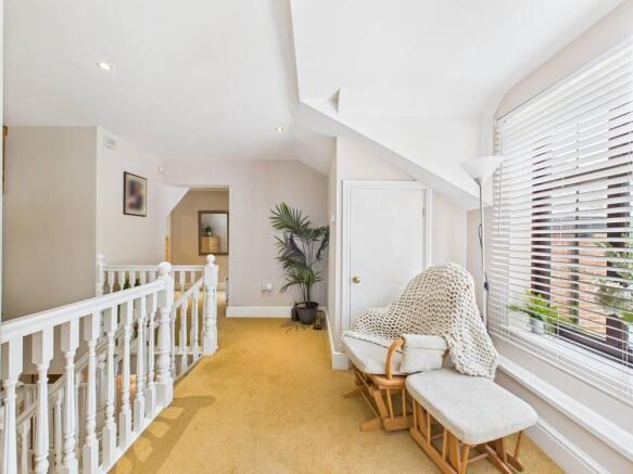 4 bed Detached for sale Image 8