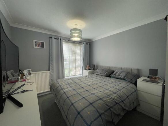 Bedroom 1.jpg