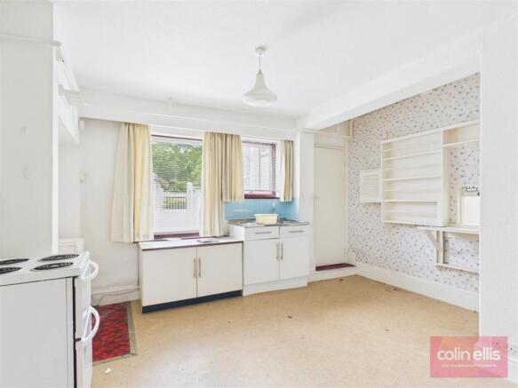 4 bed Semi-Detached for sale Image 5