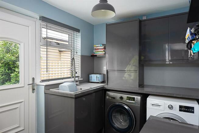 4 bed Detached for sale Image 10