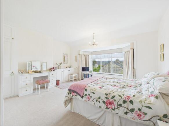 4 bed Semi-Detached for sale Image 11