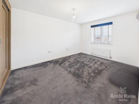 5 bed Detached for sale Image 12