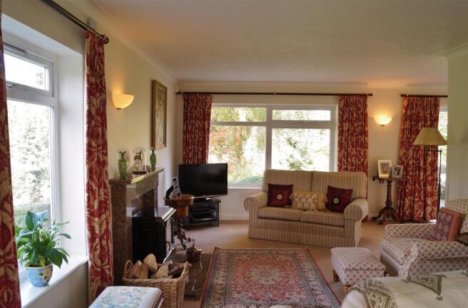 Living room PHOTO F.
