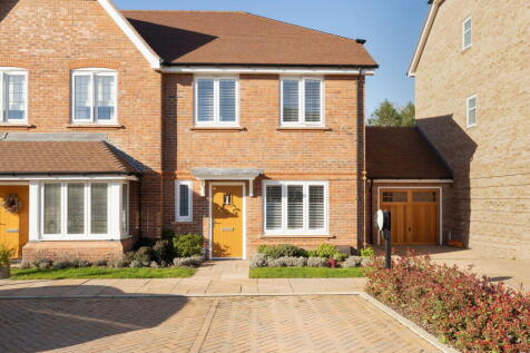 Lorimer Avenue, Cranleigh, GU6 8WQ
