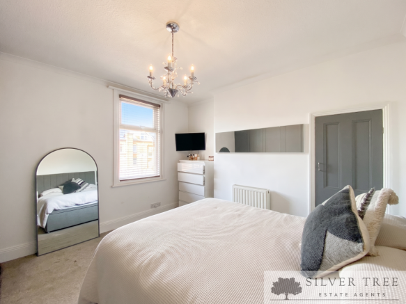 3 bed Terraced for sale Image 6