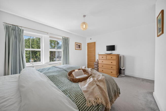 5 bed Detached for sale Image 12
