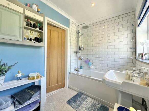 Family Bathroom.jpg