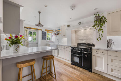 Honeysuckle Cottage, Broadhempston, Totnes, Devon