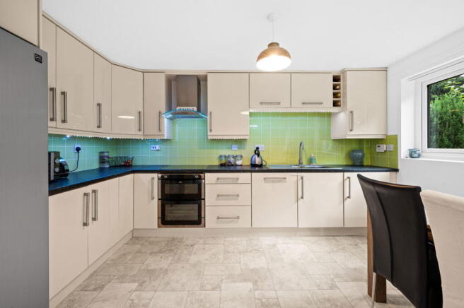 4 bed Detached for sale Image 8
