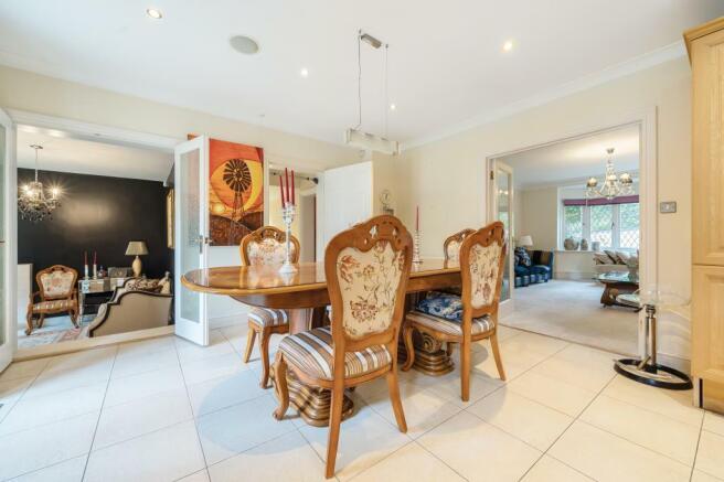 Breakfast/dining area