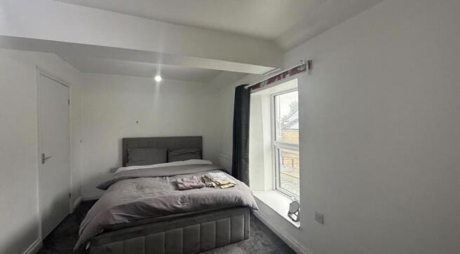 4 bed House Share to rent Image 11