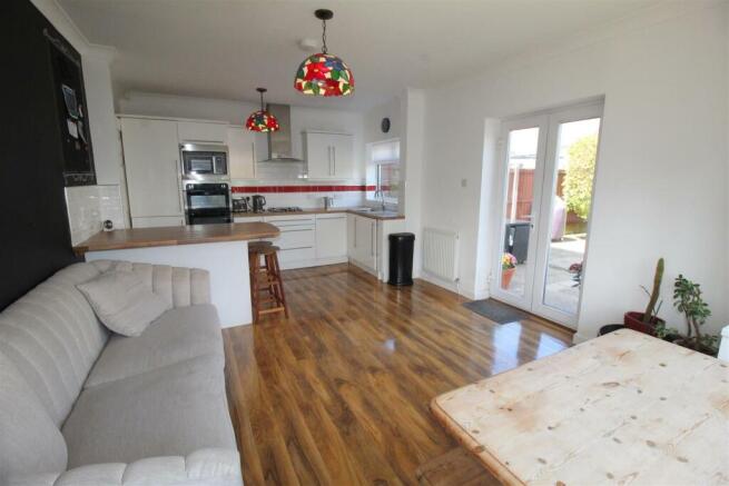 Kenilworth Road, 109, kitchen 3.JPG