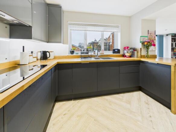 CAM04789G0-PR0025-STILL011