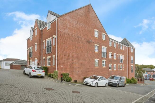 2 bed Apartment for sale Image 12