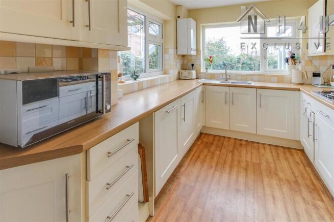 KITCHEN: