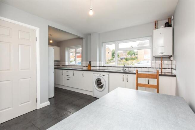 13 Lealands Drive18.jpg