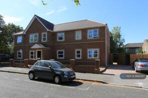 Flat 4, 78 Tall Tree Court, Junction Road, Romford RM1 3QE