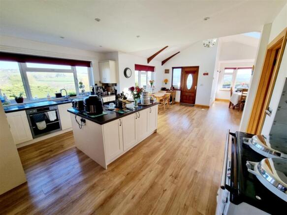 Kitchen & dining room.jpg