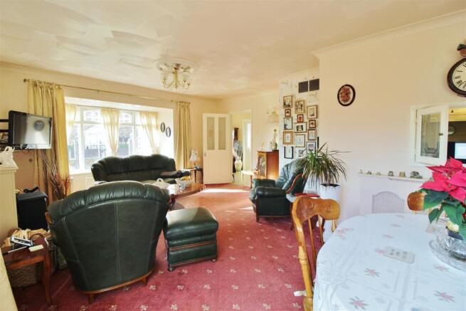 Lounge Photo 2