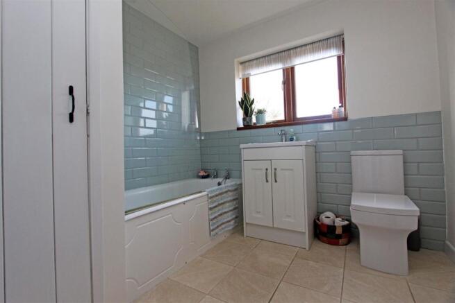 Bathroom..jpg