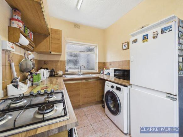 4 bed Semi-Detached for sale Image 4