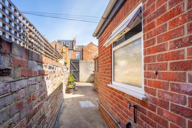 2 bed Terraced for sale Image 11