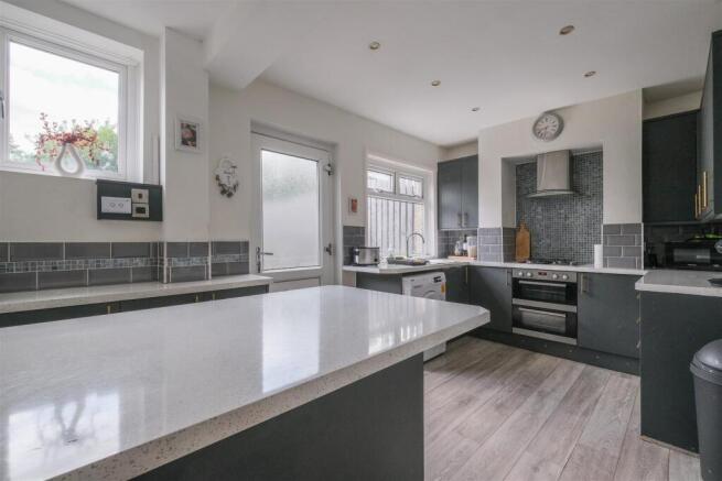 3 bed Terraced for sale Image 5