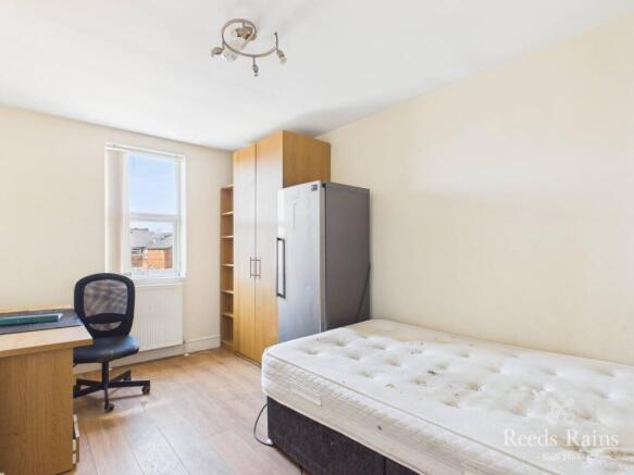 8 bed Semi-Detached for sale Image 10