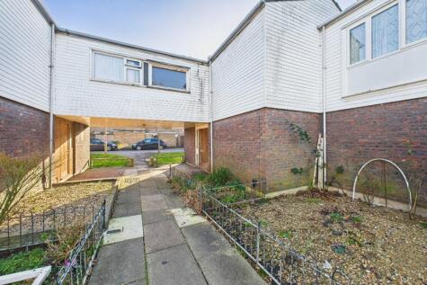 Bracklesham Close, Farnborough, Hampshire, GU14