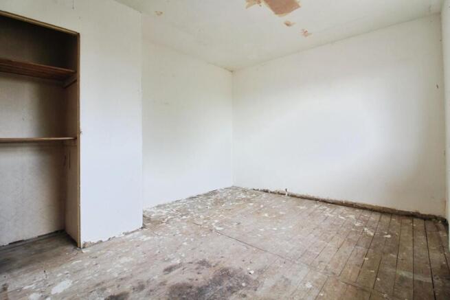 4 bed House for sale Image 11