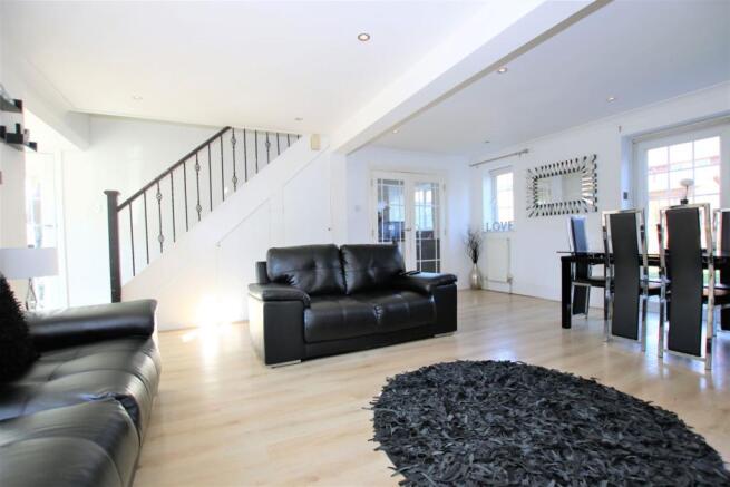 Lounge/Dining Room