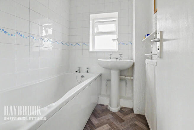 3 bed Semi-Detached to rent Image 10