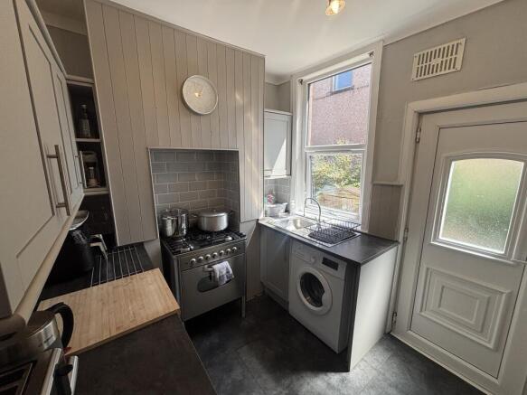 2 bed House to rent Image 4