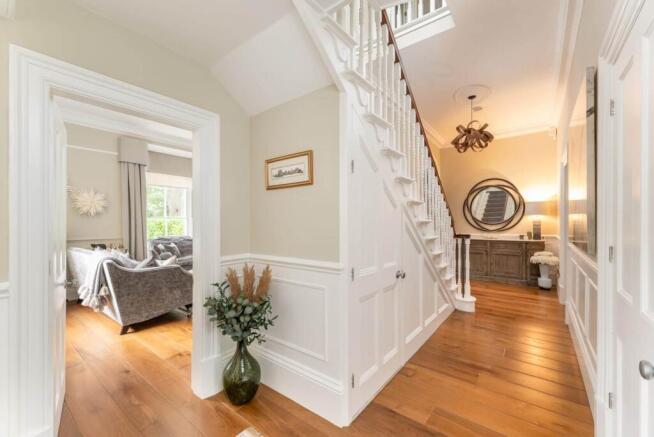 5 bed Semi-Detached for sale Image 5