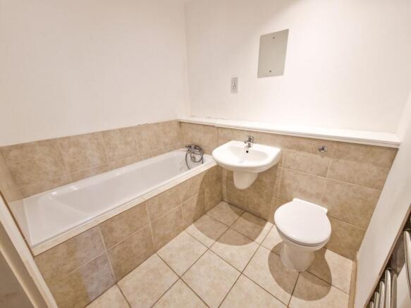 3 bed Flat to rent Image 7
