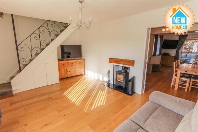 LIVING ROOM: