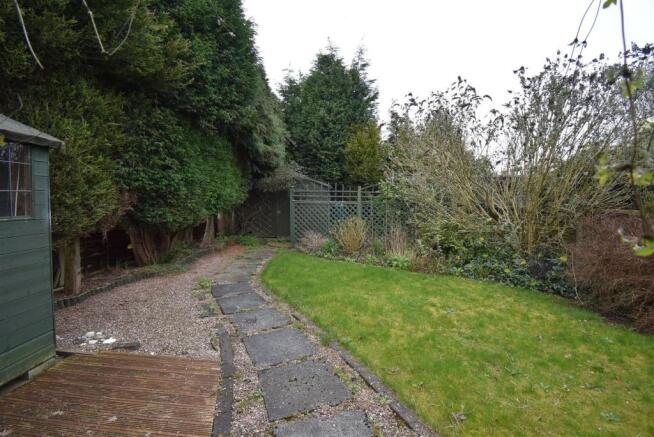 REAR GARDEN2.jpg