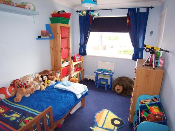BEDROOM 2