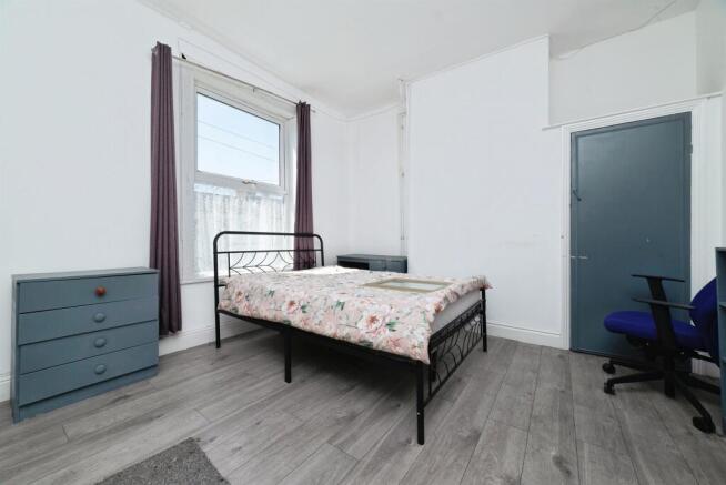 3 bed Terraced for sale Image 10