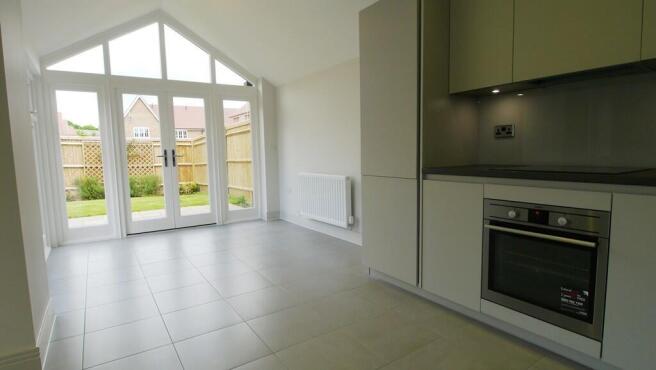 Kitchen / Dining / L