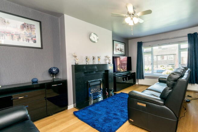 4 bed Semi-Detached Bungalow for sale Image 6