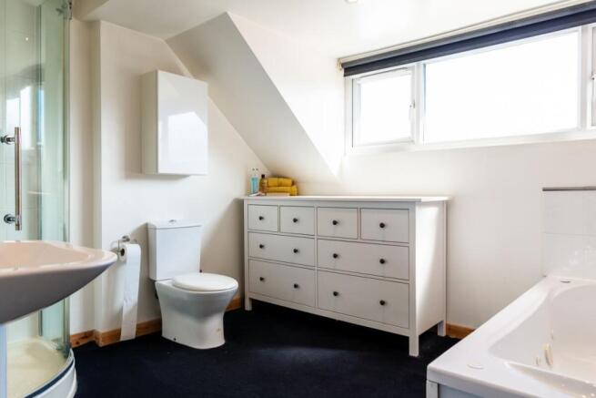 En-Suite Bathroom / WC