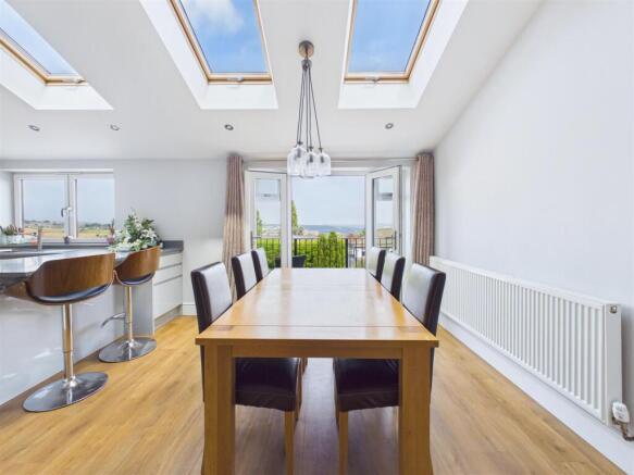 4 bed Detached for sale Image 11