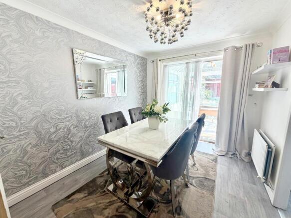 3 bed Semi-Detached for sale Image 8