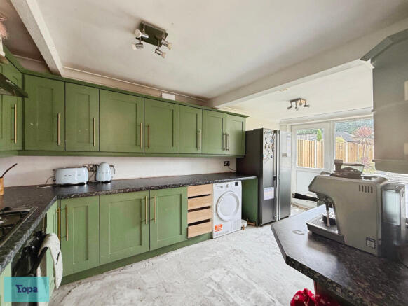 3 bed Semi-Detached for sale Image 8