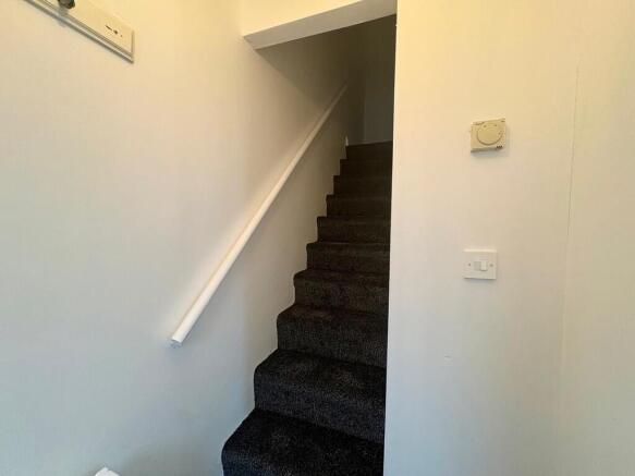 2 bed Terraced to rent Image 4