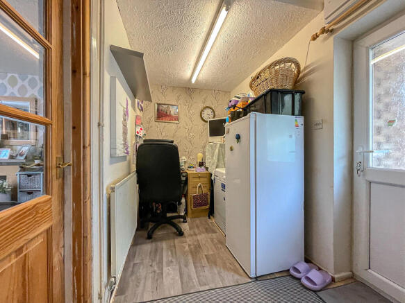 14 Withies Close - Rear lobby