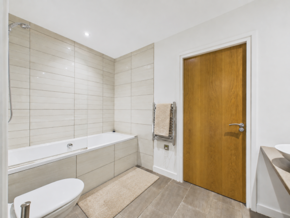 2 bed Apartment to rent Image 8