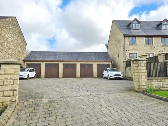 Gragae & Driveway